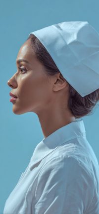 人人 App 个人资料编辑界面截图，包含头像封面和个性签名输入框，设计简约